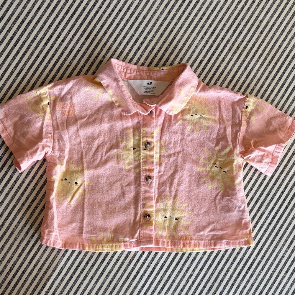 H&M Light Pink Short-Sleeve Button-Front Shirt with Yellow Sun Print
